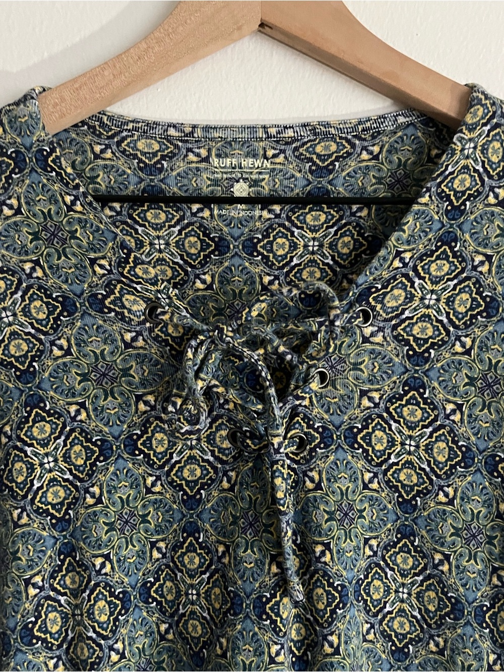 Ruff Hewn Blue Green Patterned V-Neck Lace-Up Long Sleeve Tee size M - Picture 5 of 9